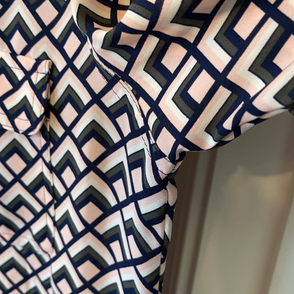 Loft women’s size small dress shirt - Picture 6 of 10